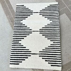 Surya Granada Wool Accent Rug 2’x3’